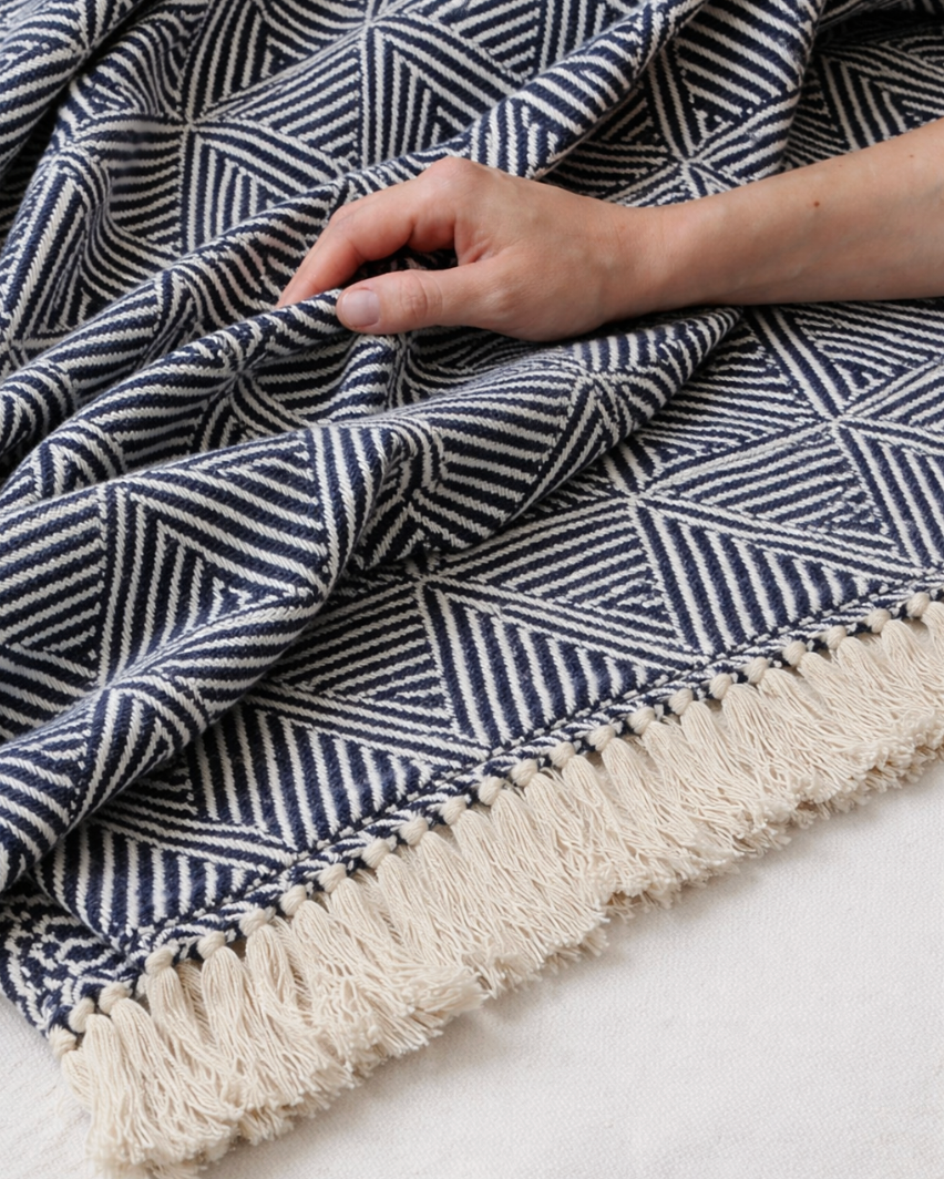 Oxford Minimal Design Throw - Navy
